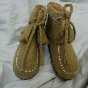 100% Wool olive green moccasins for kids